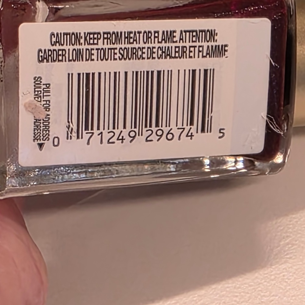 L'Oreal Paris Collection Exclusive Nail Polish Liya's Red 723 Deep Ruby Shimmer - Picture 3 of 4